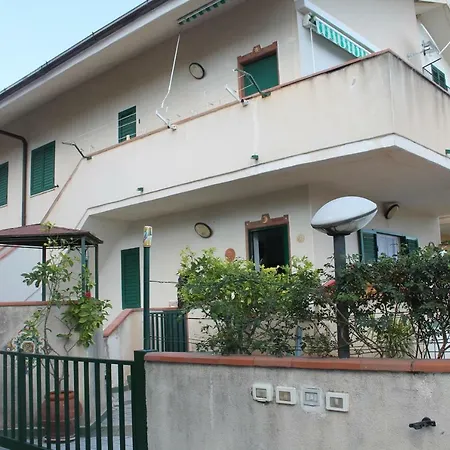 Casa Claudia Apartment *